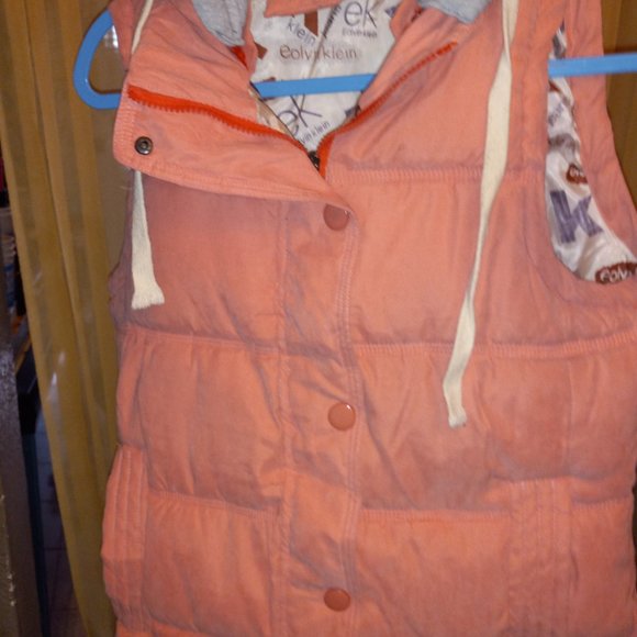 Super soft vest. Really lightweight but warm. - Picture 2 of 5